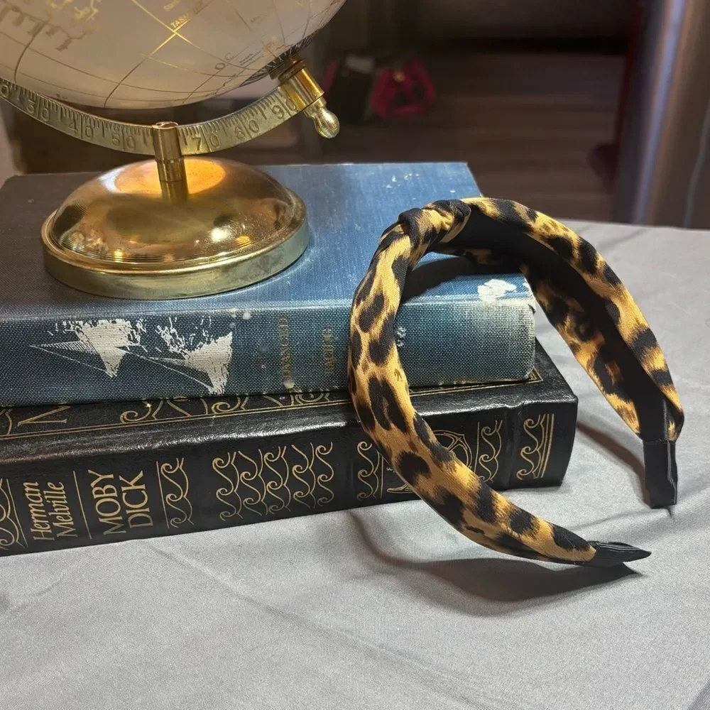 N/A stylish leopard